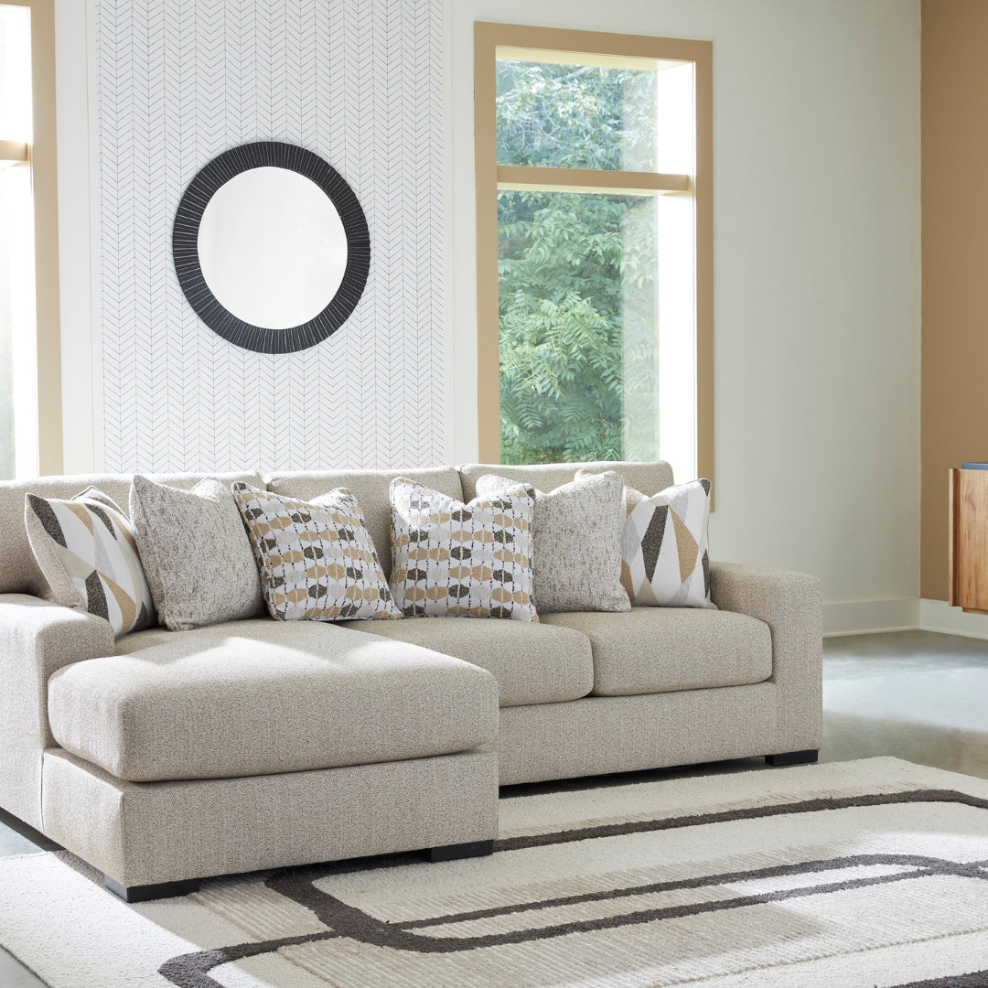 Laurelgrove Sectional with Chaise