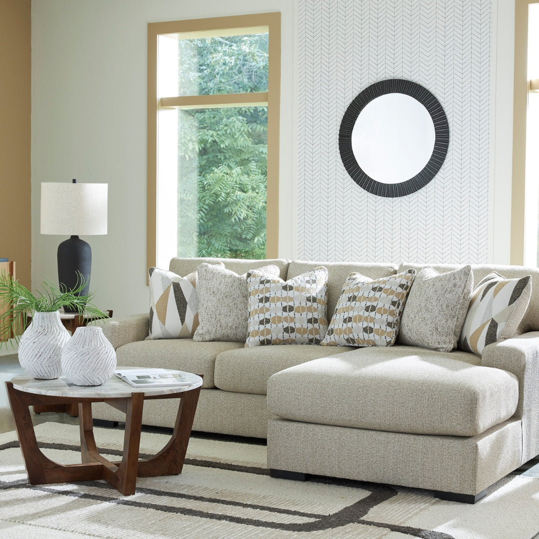 Laurelgrove Sectional with Chaise