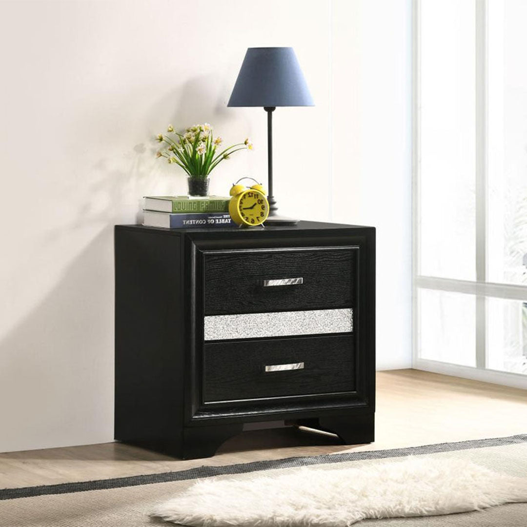 Dormitorio con plataforma de almacenamiento Miranda Black