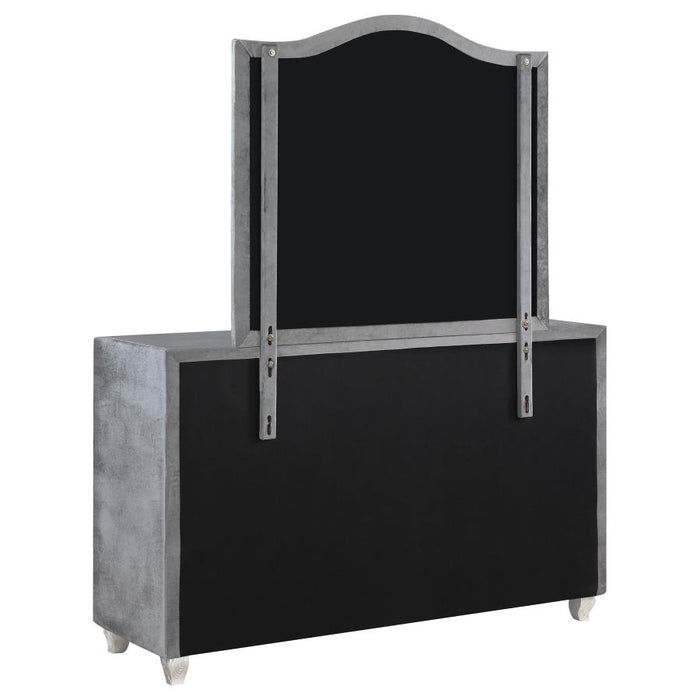 Deanna 7-drawer Dresser