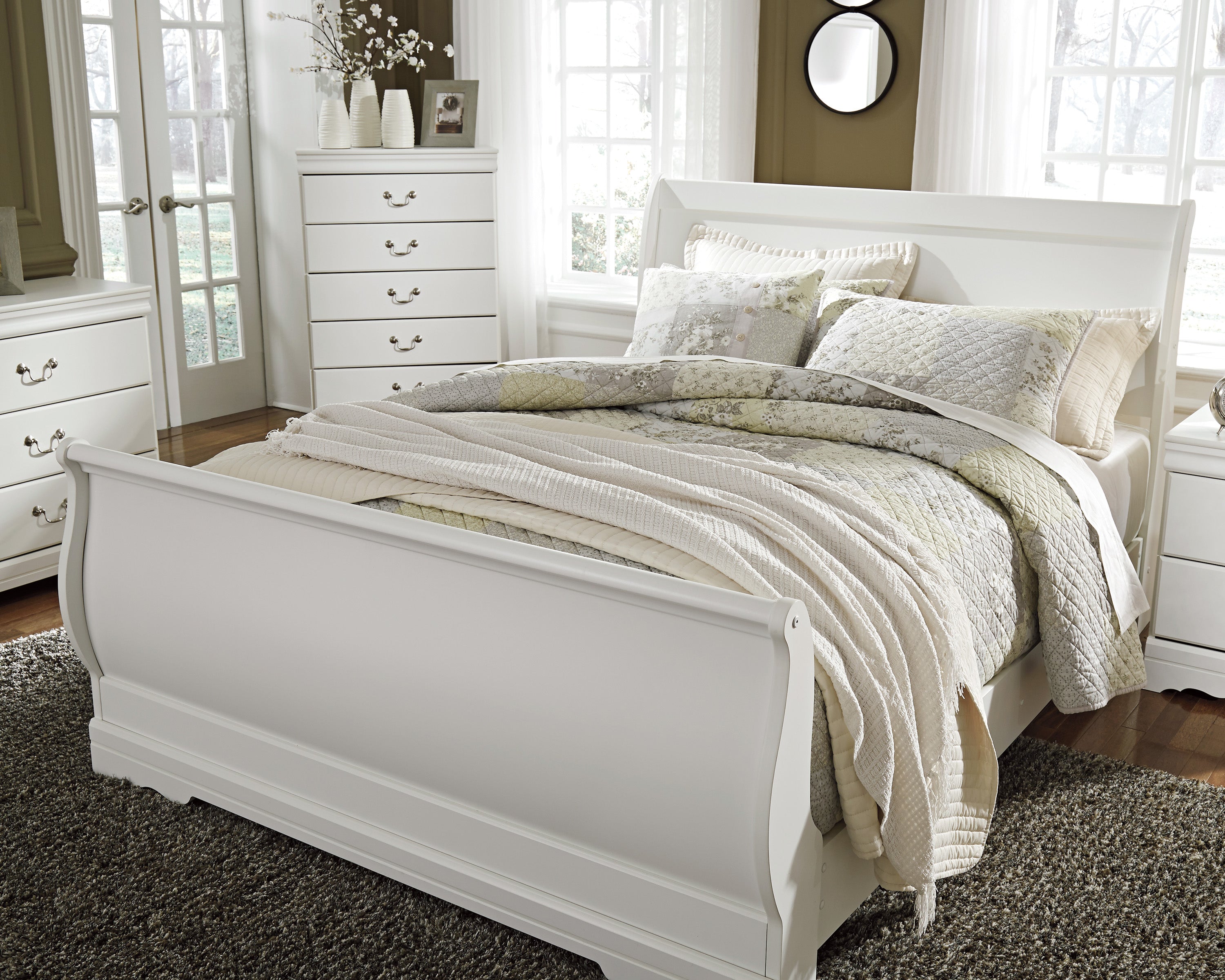 Anarasia Panel Bed