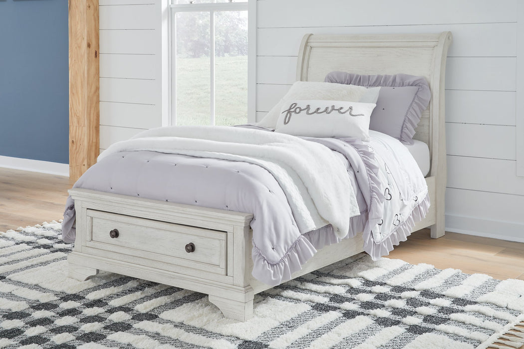 Robbinsdale Youth Bedroom Set