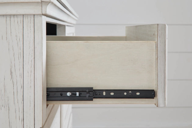Robbinsdale Nightstand - Dream Decor