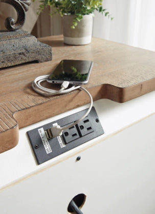 Realyn Nightstand - Dream Decor